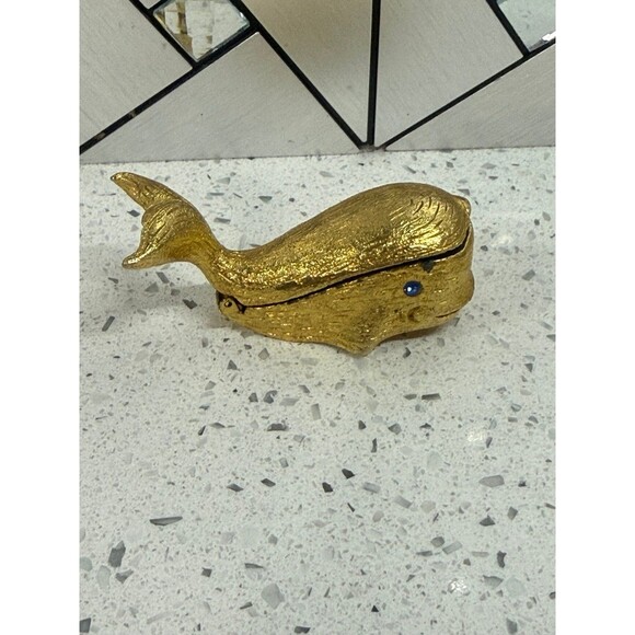 Vintage Whale Pill Box Trinket Box Gold Tone Metal Miniature Kawaii 2x1in - Picture 1 of 8